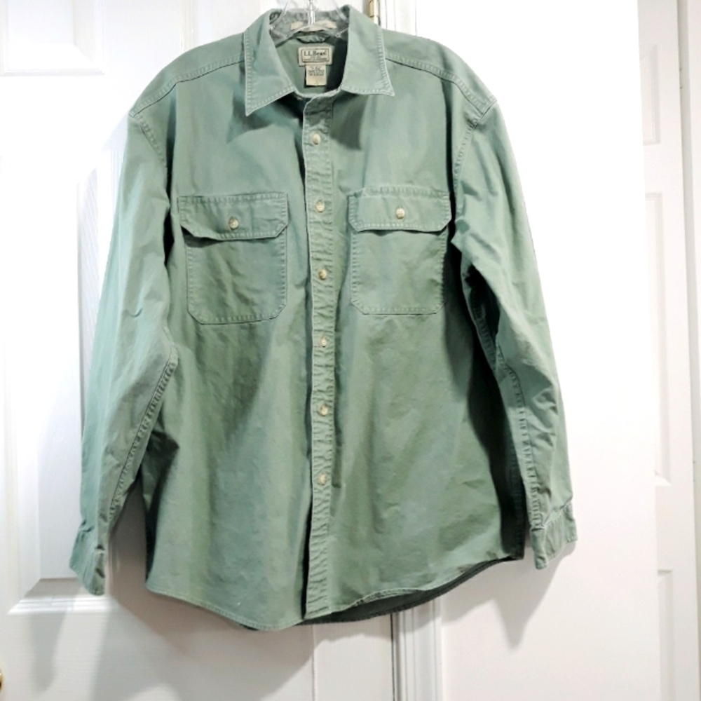 L.L. Bean Men's Light Sage Green Cotton Button-Down Shirt